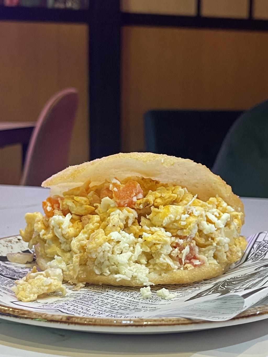 AREPA DE HUEVO PERICO 